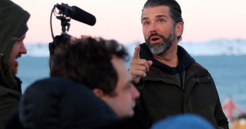 Donald Trump Jr. este acuzat că a împușcat o pasăre rară la vânătoare în Italia, fiind denunțat de un politician autorităților. 1 video donald trump jr este acuzat ca a impuscat o pasare rara la vanatoare in italia un politician l a denuntat autoritatilor 67a23431cfb8f