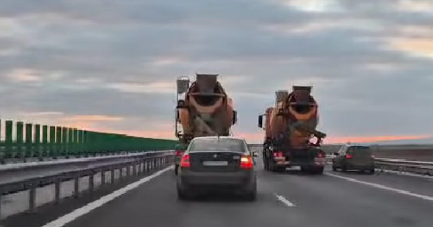 Două betoniere, aroganță pe A7. Ce sancțiuni au aplicat polițiștii după ce doi șoferi le-au depășit pe banda de urgență. 1 video doua betoniere aroganta pe a7 ce sanctiuni au dat politistii dupa ce doi soferi le au depasit pe banda de urgenta 67a24244acc9f