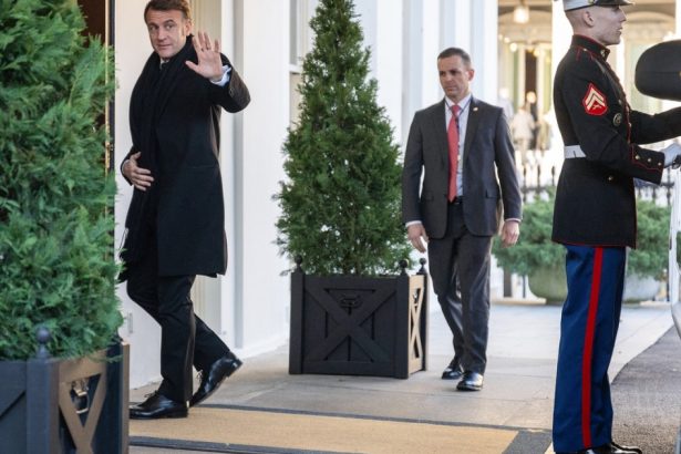 video emmanuel macron a ajuns la casa alba presedintele frantei nu a fost intampinat de donald trump conferinta comuna la ora 21 00 67bc91ea4c22b