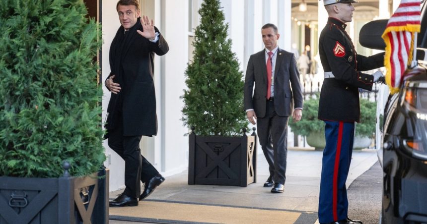 Emmanuel Macron a ajuns la Casa Albă. Președintele Franței nu a fost întâmpinat de Donald Trump. Conferință comună la ora 21.00 1 video emmanuel macron a ajuns la casa alba presedintele frantei nu a fost intampinat de donald trump conferinta comuna la ora 21 00 67bc91ea4c22b