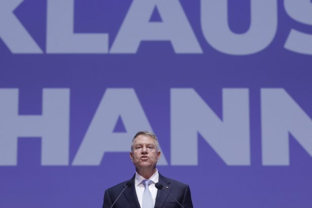 video epoca iohannis 10 ani de presedintie in declaratii de la noaptea ca hotii la ar trebui sa plec prin demisie 67aa3916ac477