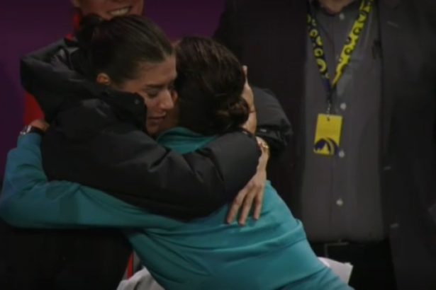 video exclusiv imagini rare simona halep imbratisata de sorana cirstea dupa ultimul meci al carierei la cluj napoca 67a26bd3eed90