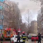 video incendiu la mansarda unui bloc din chiajna pompierii intervin greu din cauza masinilor parcate si a strazilor inguste 67c15d0586b8d