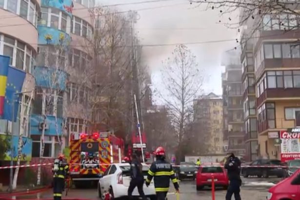 video incendiu la mansarda unui bloc din chiajna pompierii intervin greu din cauza masinilor parcate si a strazilor inguste 67c15d0586b8d