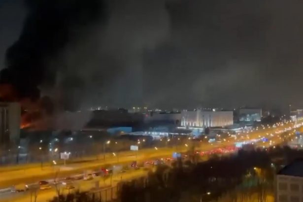 video incendiu la moscova institutul lebedev cuprins de flacari uriase in timp ce inauntru s au auzit explozii 67b72c83418bc