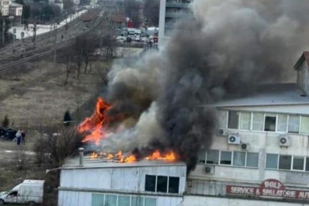 video incendiu puternic la un service auto din iasi autoritatile a emis mesaj ro alert din cauza degajarilor mari de fum 67a5f3cda9203