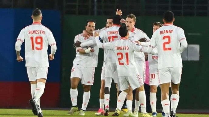 Le-a refuzat în iarnă pe Dinamo și UTA Arad și acum a înscris un gol superb la 6 minute după debutul în Italia! 1 video le a refuzat in iarna pe dinamo si uta arad si acum a inscris un gol superb la 6 minute dupa debutul in italia 67a094d8d9876