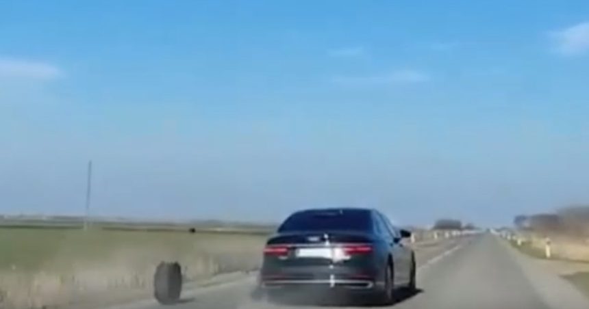 video momentul in care masina presedintelui serbiei ramane fara o roata in mers 67ab4f037c3c5