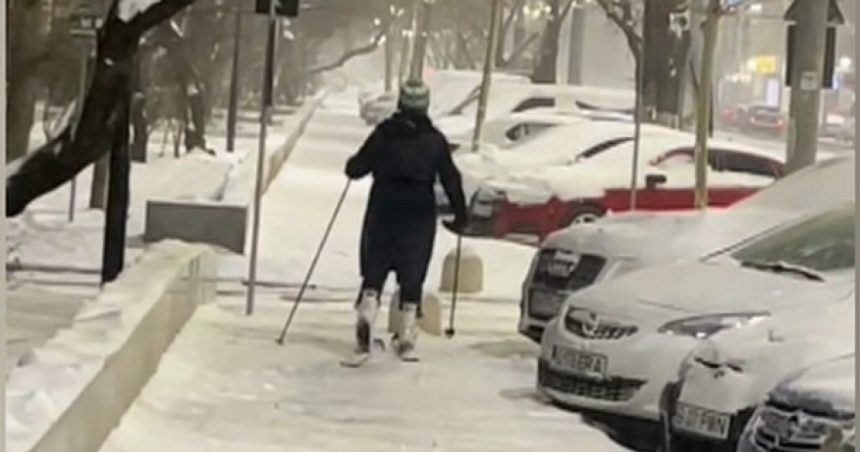 video o femeie a fost filmata in timp ce schia pe o strada din berceni momentul a devenit viral pe tiktok 67b3180de4658