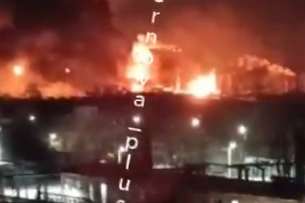 video o importanta rafinarie de petrol de langa moscova a luat foc dupa un atac ucrainean cu drone 67bc3d698a85d