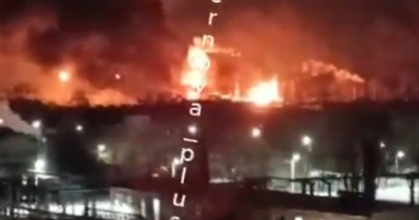 video o importanta rafinarie de petrol de langa moscova a luat foc dupa un atac ucrainean cu drone 67bc3d698a85d