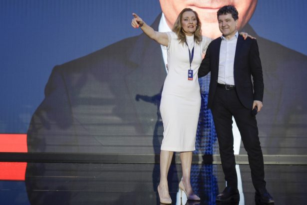 video reactii din usr dupa ce elena lasconi l a comparat pe nicusor dan cu calin georgescu peste asta nu pot sa trec 67a722285892e