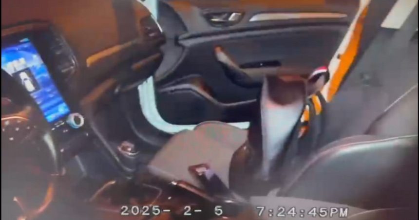 Un angajat al unei firme de curierat, prins în flagrant cu mită de 13.000 euro, momentul în care a fost săltat din trafic de DNA 1 video un angajat al unei firme de curierat prins in flagrant cu mita de 13 000 euro momentul in care a fost saltat din trafic de dna 67a5cd2e2f153