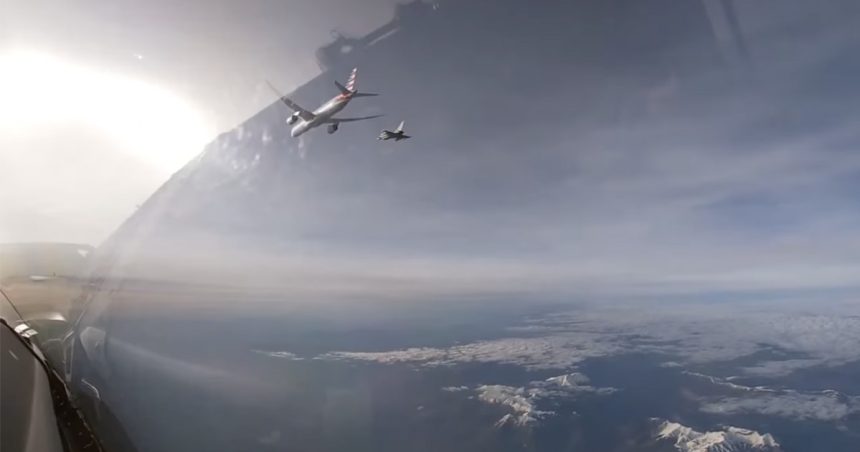 Un avion al American Airlines, care zbura de la New York la New Delhi, a aterizat la Roma din cauza unei amenințări cu bombă. 1 video un avion al american airlines care zbura de la new york la new delhi a aterizat la roma dupa o amenintare cu bomba 67bc0fa44ca1a