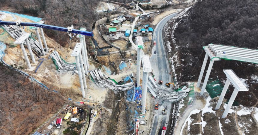 video un pod in constructie s a prabusit in coreea de sud cel putin trei persoane si au pierdut viata 67bd72eb3e84c