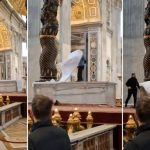 video un roman a distrus altarul principal din biserica sf petru de la vatican momentul a fost filmat de turisti 67a7028e85ef5