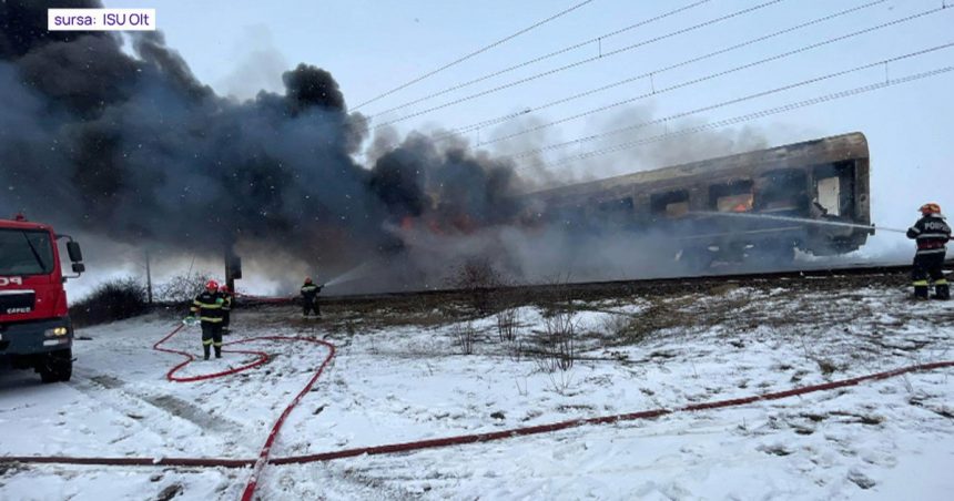 videofoto incendiu la vagonul unui tren de calatori autoritatile din olt au activat planul rosu de interventie 67b337eb96b47