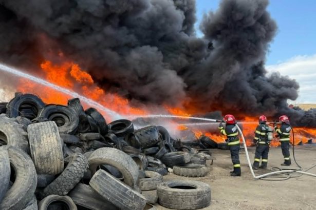 videofoto incendiu puternic la un depozit de anvelope uzate din tulcea a fost emis mesaj ro alert 67b87ddd26a14