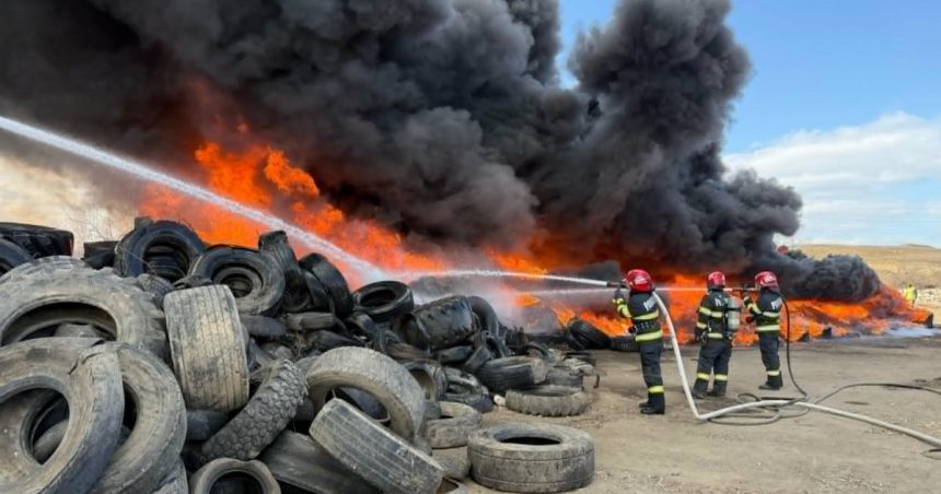 videofoto incendiu puternic la un depozit de anvelope uzate din tulcea a fost emis mesaj ro alert 67b87ddd26a14