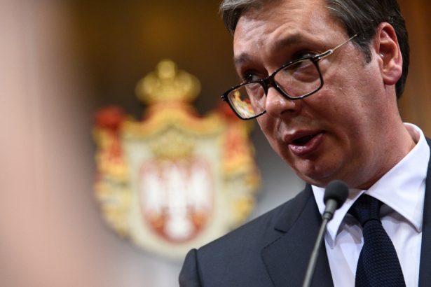 vucic anunta ca sua au amanat sanctiunile care vizeaza cea mai mare companie petroliera sarba controlata de gazprom 67c055346f164