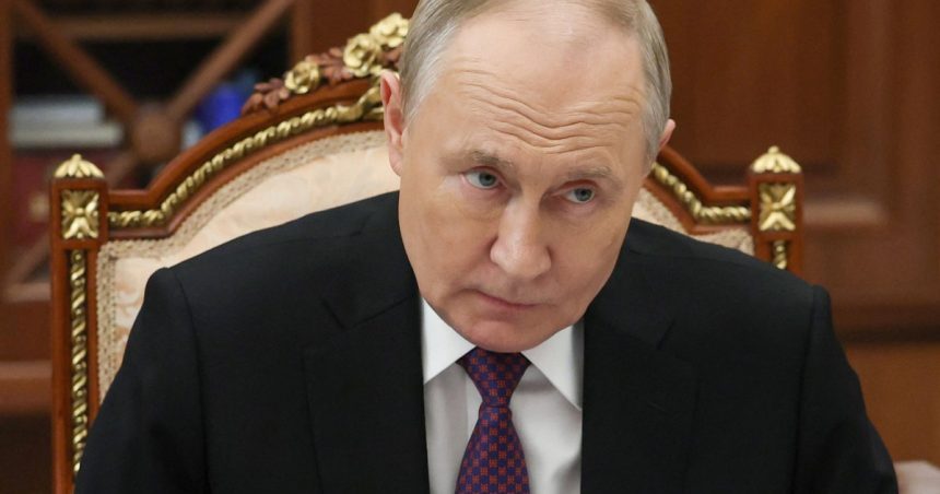 Zelenski: Putin urmărește să instaleze o „marionetă” la conducerea Ucrainei, așa cum a făcut în Belarus și Georgia. „Întotdeauna procedează așa” 1 zelenski putin cauta sa si instaleze marioneta la carma ucrainei cum a facut in belarus si georgia intotdeauna procedeaza asa 67a349f26603b