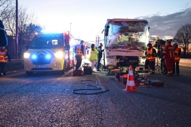 36 de cadeti francezi au fost raniti dupa ce patru autocare s au ciocnit pe o autostrada 67dbd73a19e60