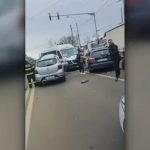 5 masini si un microbuz s au ciocnit la intrarea in bucuresti 12 oameni au fost dusi la spital 67d872933e8e9