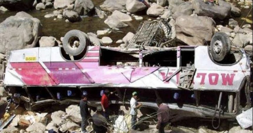 accident de autobuz in bolivia cel putin 15 morti 67c5c56f11fd8