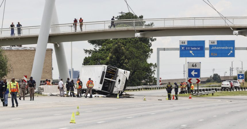 Accident dramatic în Africa de Sud: 12 decese după răsturnarea unui autocar lângă Johannesburg: „E un dezastru" 1 accident dramatic in africa de sud 12 oameni au murit dupa ce un autocar s a rasturnat langa johannesburg e un dezastru 67d023e94281a