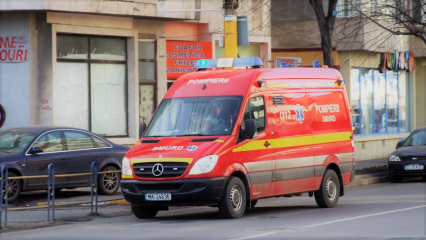 accident intre trei autoturisme si in camion in sensul giratoriu la iesirea de pe a4 in ovidiu un barbat de 33 de ani si un copil de 4 ani dusi la spital 67c55bdfbb0ce