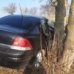 accident rutier intre amzacea si topraisar un autoturisma intrat intr un copac 67c45cac9649d