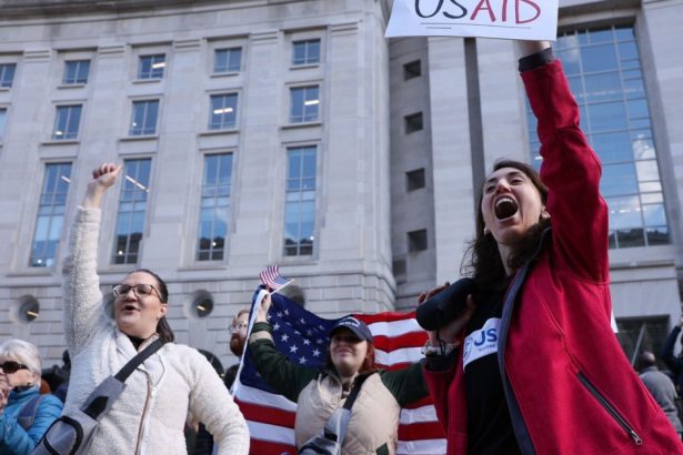 administratia trump starneste un scandal juridic curtea suprema obliga usaid sa plateasca 19 miliarde de dolari 67c880ceb6b27