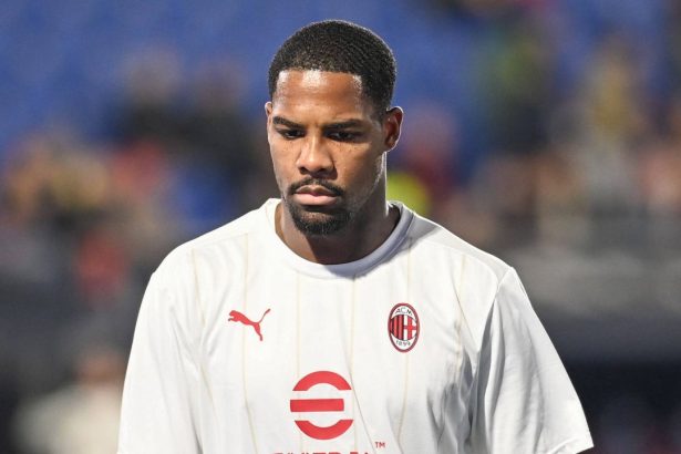 afara cu golanii din fotbal mike maignan portarul lui milan sanctionat drastic dupa ce a injurat arbitrul 67c771e7b5f9f