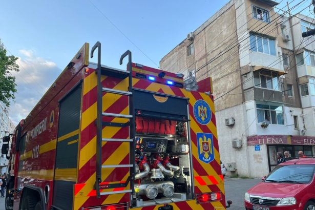 alerta in navodari bucata de ciment de pe fatada unui bloc in pericol de cadere 67d296dcdf2d0