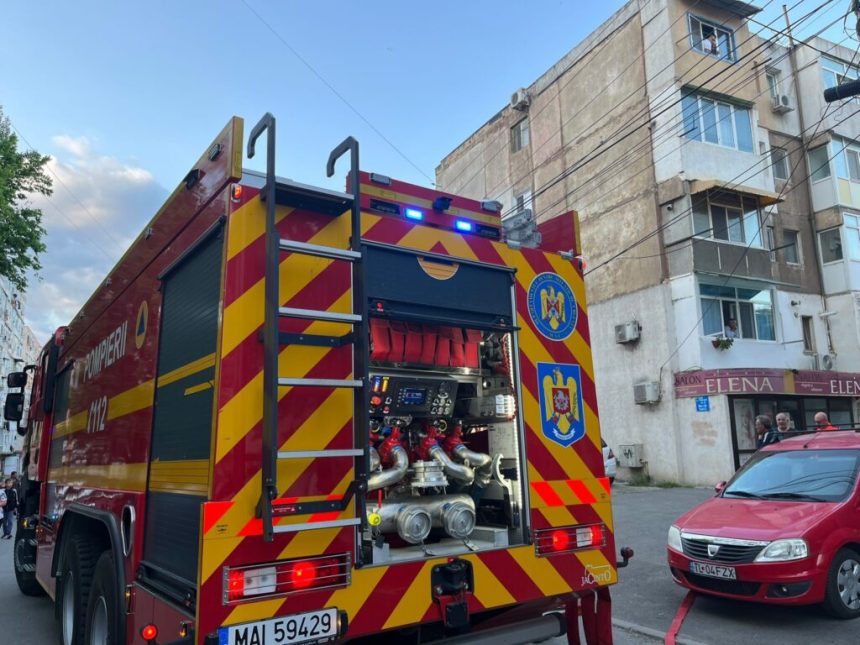 alerta in navodari bucata de ciment de pe fatada unui bloc in pericol de cadere 67d296dcdf2d0