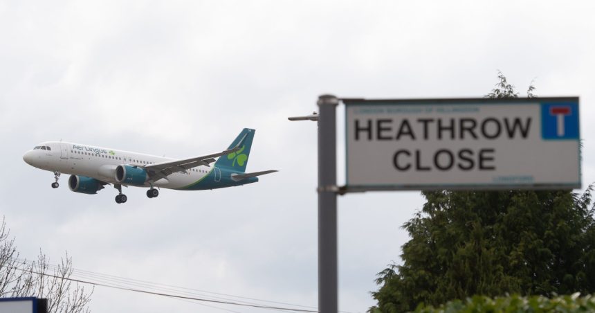 Analiză: Cauzele și implicațiile închiderii complete a aeroportului Heathrow, explicate de experți 1 analiza cum a fost posibil ca aeroportul heathrow sa se inchida complet explicatiile expertilor despre cauze si implicatii 67e03bc87ba6d