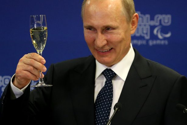 analiza cum a reusit vladimir putin sa flateze si sa manipuleze cinci presedinti americani povestea care l a impresionat pe george w bush 67dee3423d887
