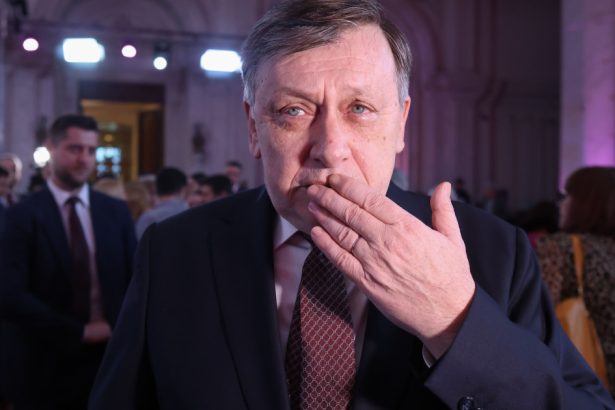 antonescu spune ca viitorul coalitiei depinde de victoria lui in alegeri dar nu e problema mea 67dbfa63d716e