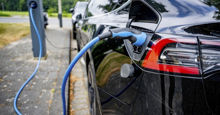 APIA consideră că noul Ghid „Rabla” nu răspunde cerințelor pieței auto. „Vom continua să fim pe ultimul loc în Europa la mașini electrice” 1 apia crede ca noul ghid rabla nu corespunde nevoii pietei auto vom ramane tot pe ultimul loc in europa la masini electrice 67caf9c319377