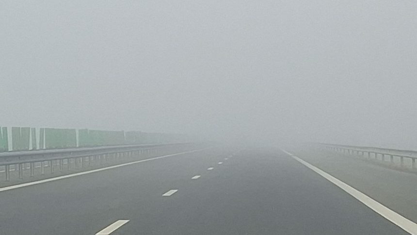 Atenție, șoferi! Ceață densă pe drumurile din Constanța. Vizibilitatea este sub 50 de metri. 1 atentie soferi ceata densa pe mai multe drumuri din constanta vizibilitatea redusa sub 50 de metri 67ce86277ed86