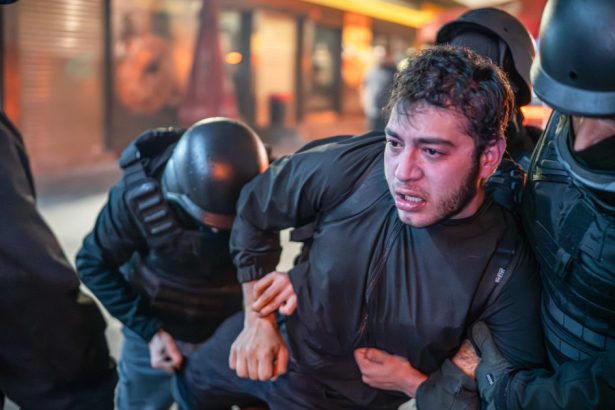 autoritatile din turcia au arestat peste 1 100 de persoane inclusiv jurnalisti in urma protestelor catalogate drept malefice 67e247d2c11ed