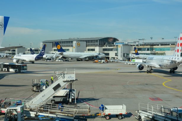 avertisment mae pentru romanii care calatoresc in germania transportul aerian este afectat pe mai multe aeroporturi 67cea118070d4