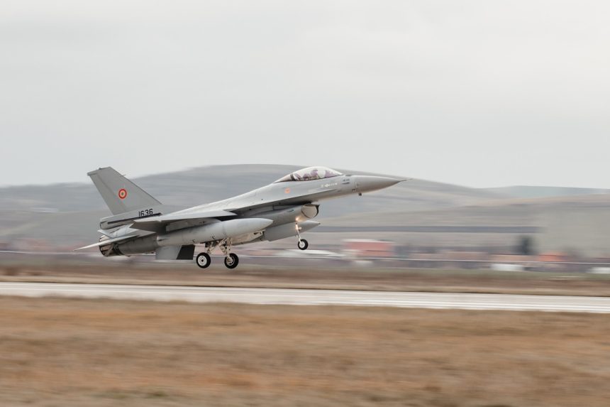 Avioane de luptă F-16 efectuează zboruri de antrenament la înălțimi mici și în regim supersonic în România, timp de o săptămână. 1 avioane de lupta f 16 efectureaza zboruri de antrenament la inaltimi mici si zboruri in regim supersonic in toata romania timp de o saptamana 67c60995a9da0