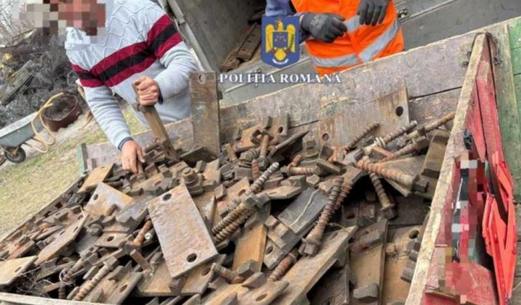 Bărbat prins la Nazarcea furând plăcuțe metalice de fixare a șinei de cale ferată 1 barbat prins la nazarcea in timp ce fura placute metalice de fixare a sinei de cale ferata 67d9df61a0d5c