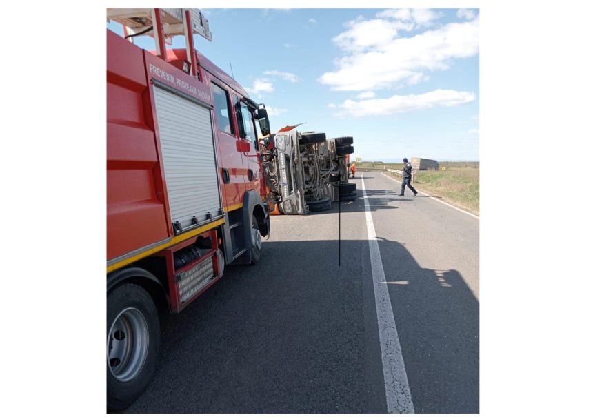 Basculantă răsturnată în șanț pe DN22, circulația se desfășoară pe o singură bandă. Zona afectată. 1 basculanta rasturnata in sant pe dn22 circulatia se desfasoara pe o singura banda vezi aici zona afectata 67d96a101e3a7