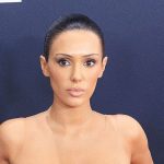 bianca censori socheaza din nou intr o tinuta transparenta la plimbare pe role prin italia imaginile din 2023 s au viralizat acum 67cf05bc922ca