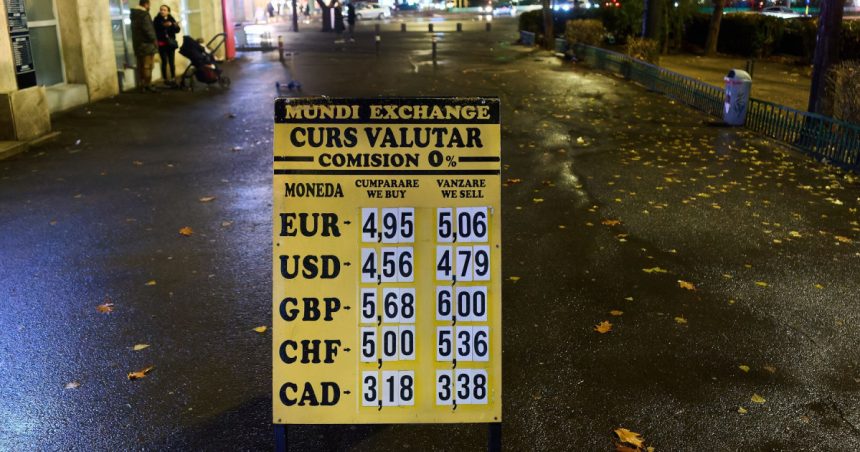 bnr leul s a depreciat luni in raport cu euro si dolarul american 67cee14918303
