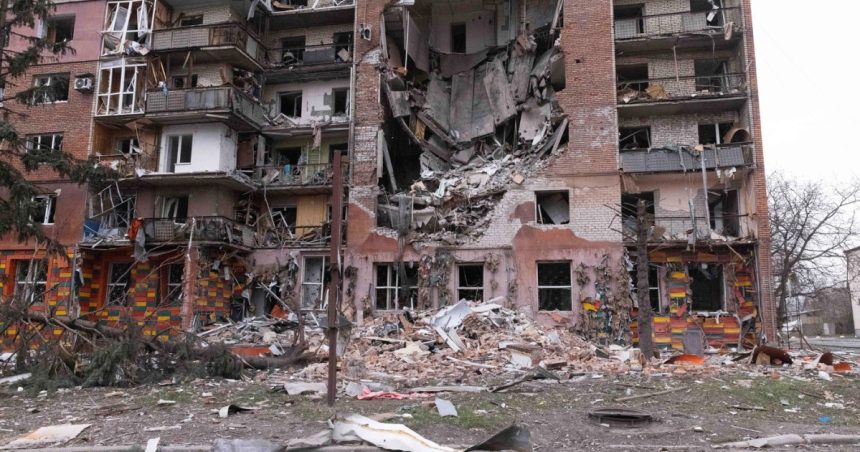 bombardamente asupra ucrainei in timpul noptii infrastructura feroviara si un spital printre tinte replica kievului 67da7738097cc