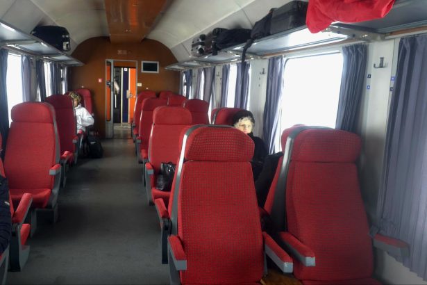 calatorie de cosmar o femeie din constanta si fiica ei lasate fara telefoane si bani intr un tren 67dc141a72f9b