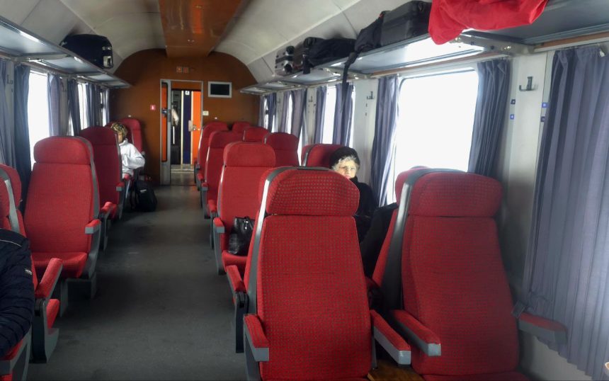 calatorie de cosmar o femeie din constanta si fiica ei lasate fara telefoane si bani intr un tren 67dc141a72f9b